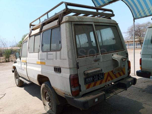 Toyota Land Cruiser ·