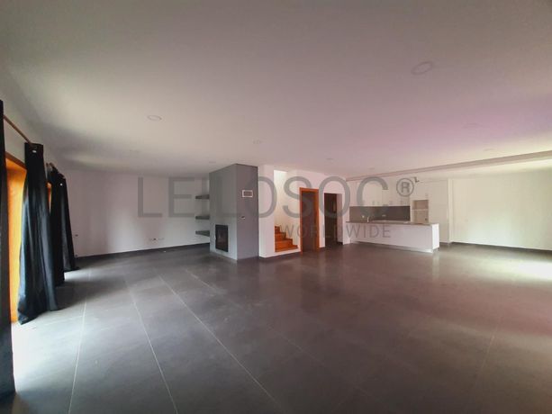 Moradia V5 com Anexo e Logradouro · Chaves