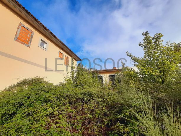 Moradia V5 com Anexo e Logradouro · Chaves