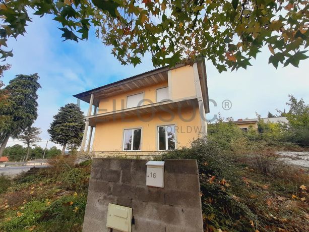 Moradia V5 com Anexo e Logradouro · Chaves