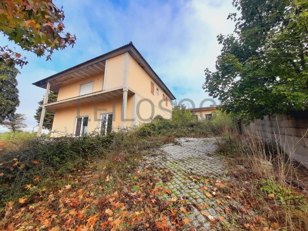 Moradia V5 com Anexo e Logradouro · Chaves