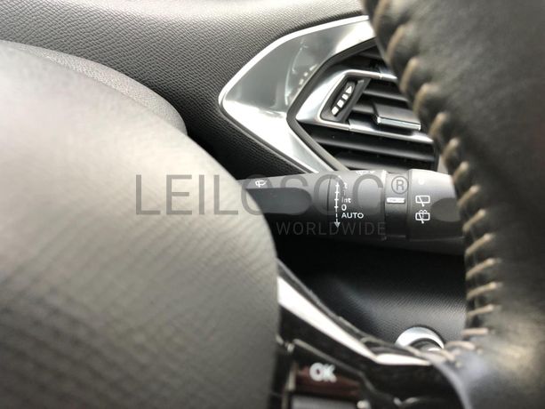 Peugeot 308 · Ano 2015