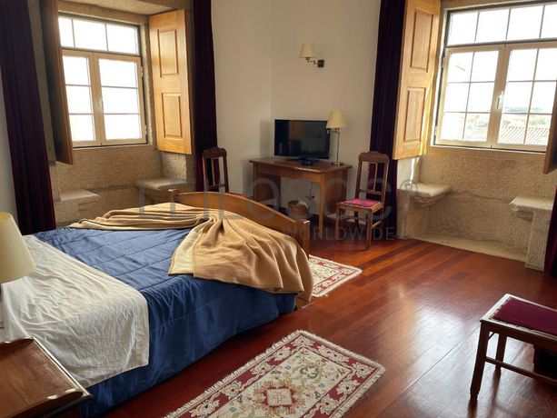 Moradia V6 · Almeida, Guarda