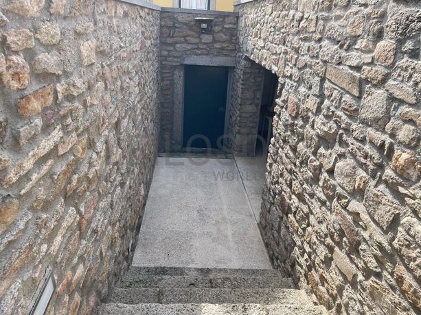 Moradia V6 · Almeida, Guarda