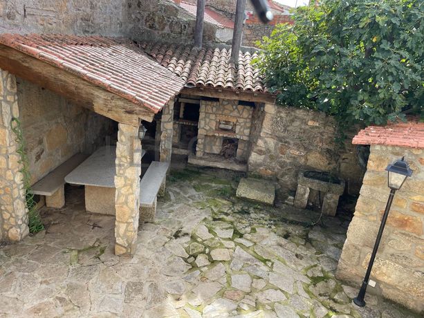 Moradia V4 · Almeida, Guarda