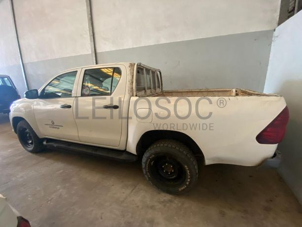 Toyota HILUX (4x4) ·