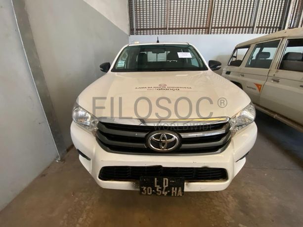 Toyota HILUX (4x4) ·