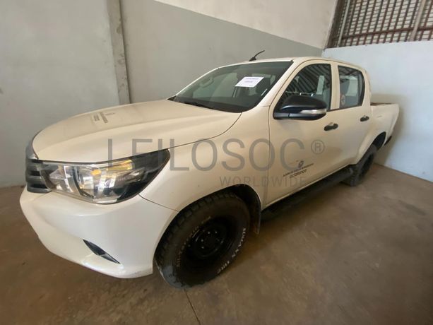 Toyota HILUX (4x4) ·