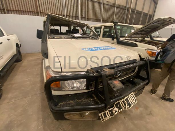 Toyota Land Cruiser (4x4) ·