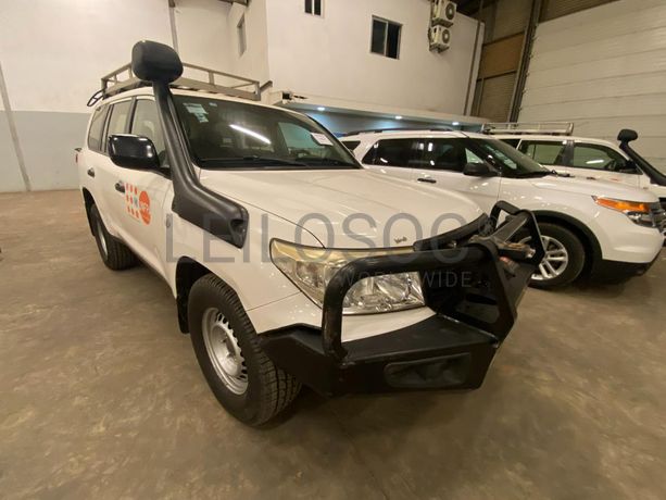 Veículo Toyota Land Cruiser ·