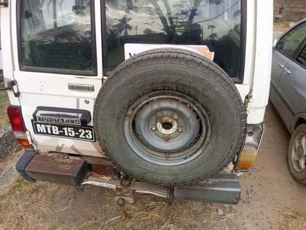 Toyota Land Cruiser ·