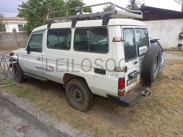 Toyota Land Cruiser ·