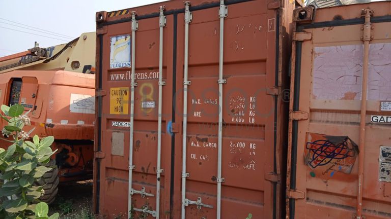 Suportes de cabos eléctricos + Contentor de 40P ·