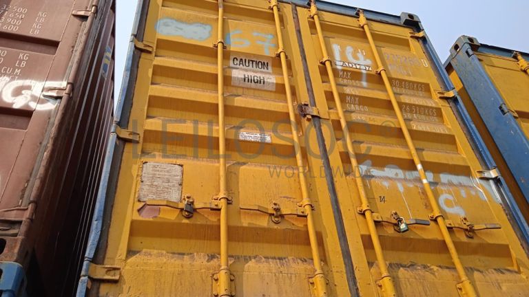 Diversos + Diversos + Diversos + Diversos + Cimento Cola + Parafusos + Diversos + Máquina de soldagem + Caixas de ferramentas + Contentor de 40P ·