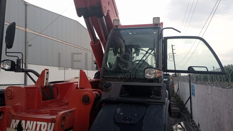 Empilhador Telescópico MANITOU MHT 10210 ·