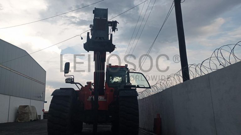 Empilhador Telescópico MANITOU MHT 10210 ·