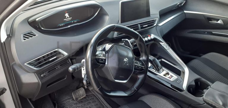 Peugeot 5008 1.6 BlueHDI · Ano 2017