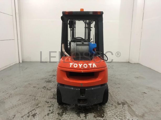 Empilhador Toyota 3000Kg · Ano 2000
