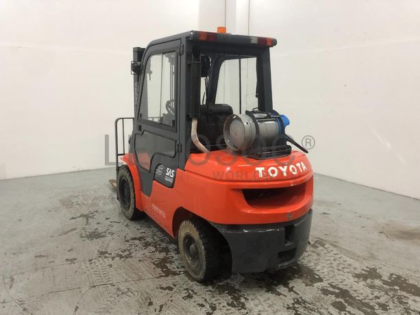 Empilhador Toyota 3000Kg · Ano 2000