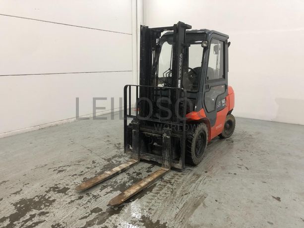 Empilhador Toyota 3000Kg · Ano 2000