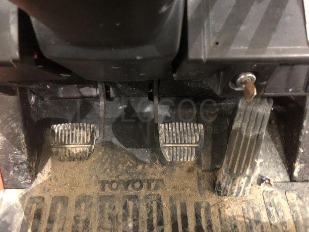 Empilhador Toyota 3000Kg · Ano 2000