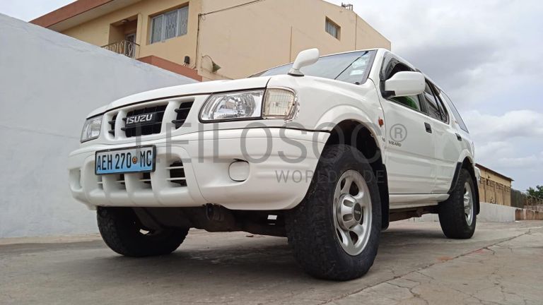 lSUZU, modelo wizard ·