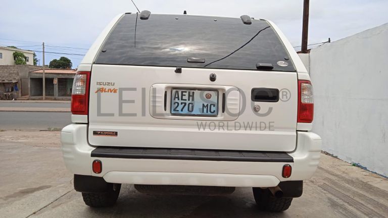 lSUZU, modelo wizard ·