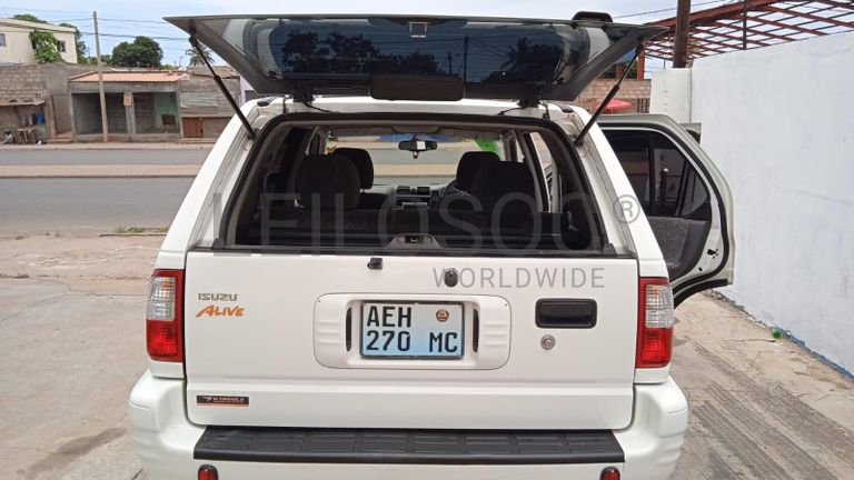 lSUZU, modelo wizard ·