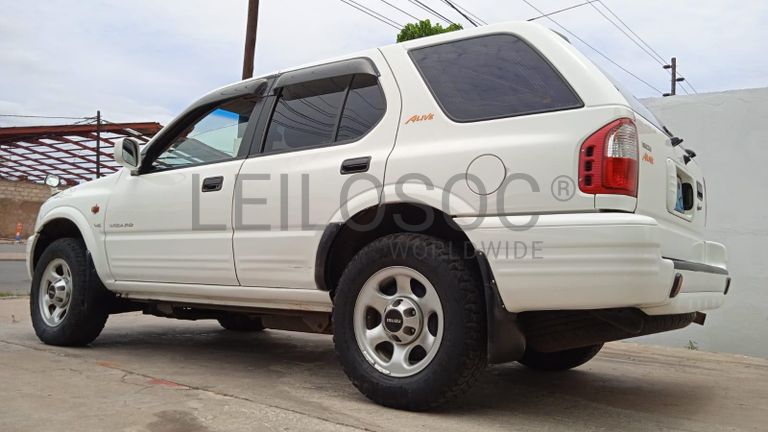 lSUZU, modelo wizard ·