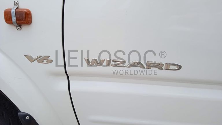 lSUZU, modelo wizard ·