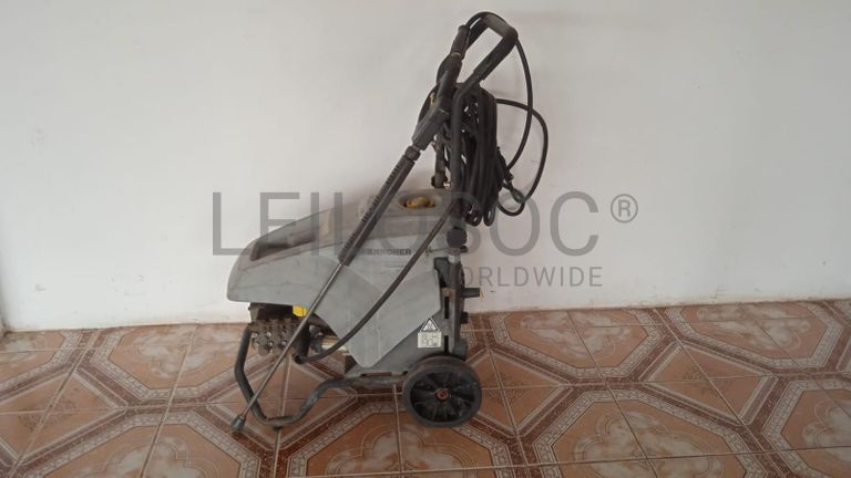 máquina de pressão de água ·