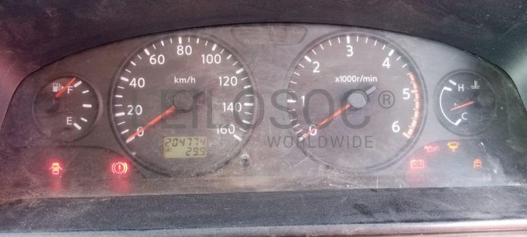 Autocarro Nissan Civilian ·