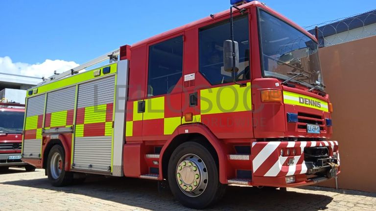 Autotanque Dennis Sabre ·