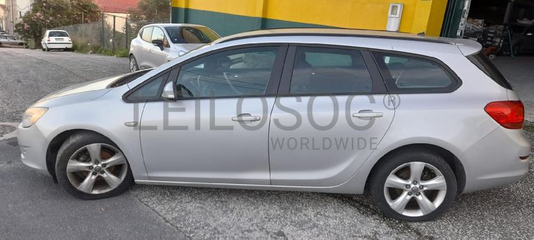 Opel Astra 1.3CDTI · Ano 2011