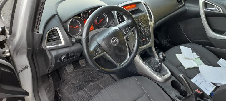 Opel Astra 1.3CDTI · Ano 2011