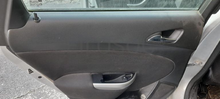 Opel Astra 1.3CDTI · Ano 2011