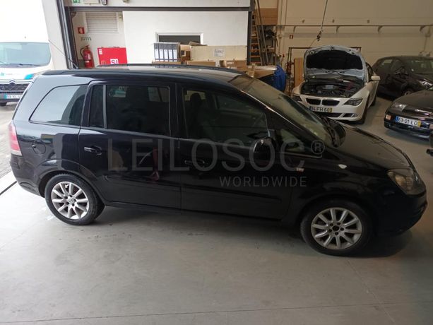 Opel Zafira 1.9 CDTI · Ano 2006