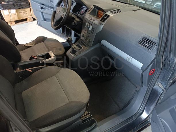 Opel Zafira 1.9 CDTI · Ano 2006