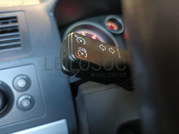 Opel Zafira 1.9 CDTI · Ano 2006