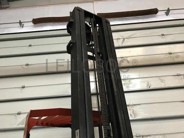 Empilhador Retrátil BT · Ano 2004