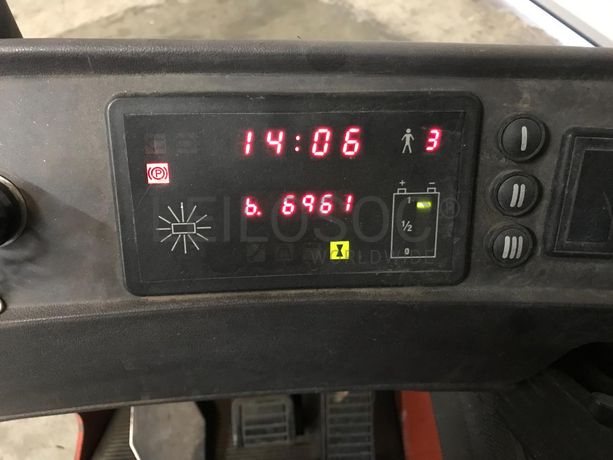 Empilhador Retrátil BT · Ano 2004