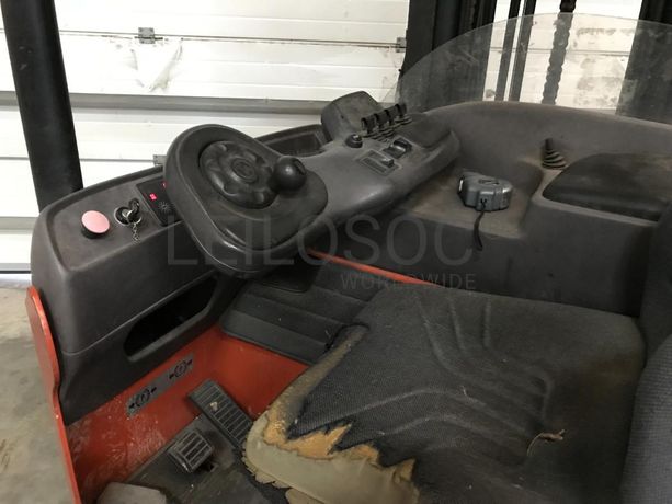 Empilhador Retrátil BT · Ano 2004