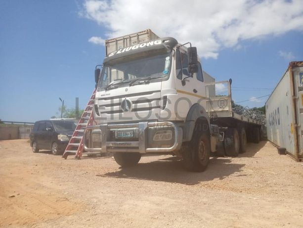 Camião com atrelado marca Beiben Truck ·