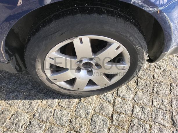 Volkswagen Passat 1.9 TDI · Ano 2004