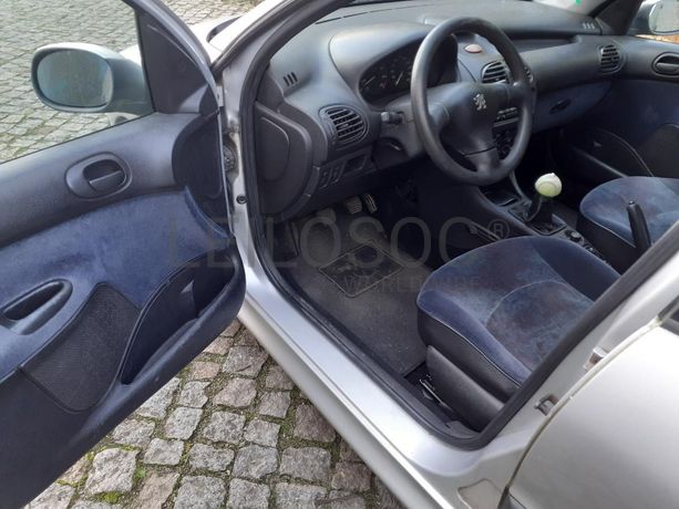 Peugeot 206 1.1 · Ano 1998