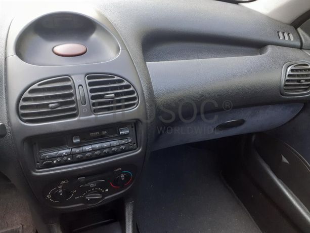 Peugeot 206 1.1 · Ano 1998