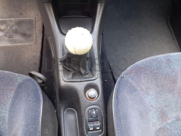 Peugeot 206 1.1 · Ano 1998