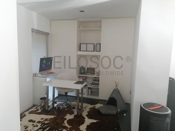 Moradia V3 com Piscina inserida na Quinta da Moura · Oeiras