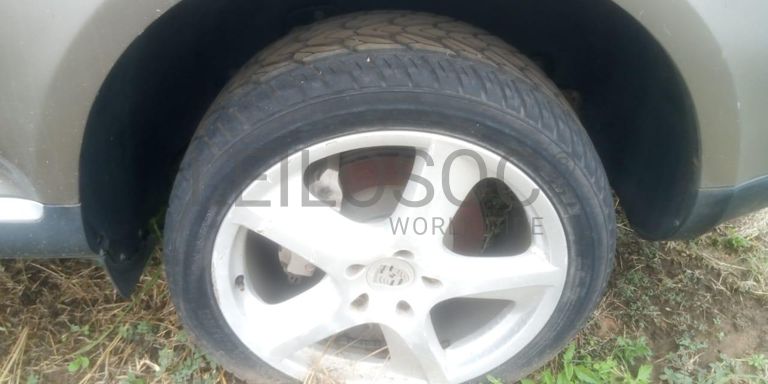 Porsche Cayenne S ·