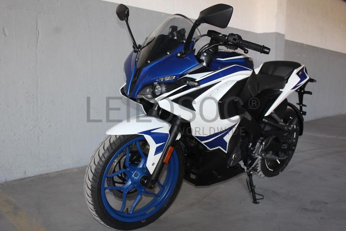Bajaj Pulsar RS200
